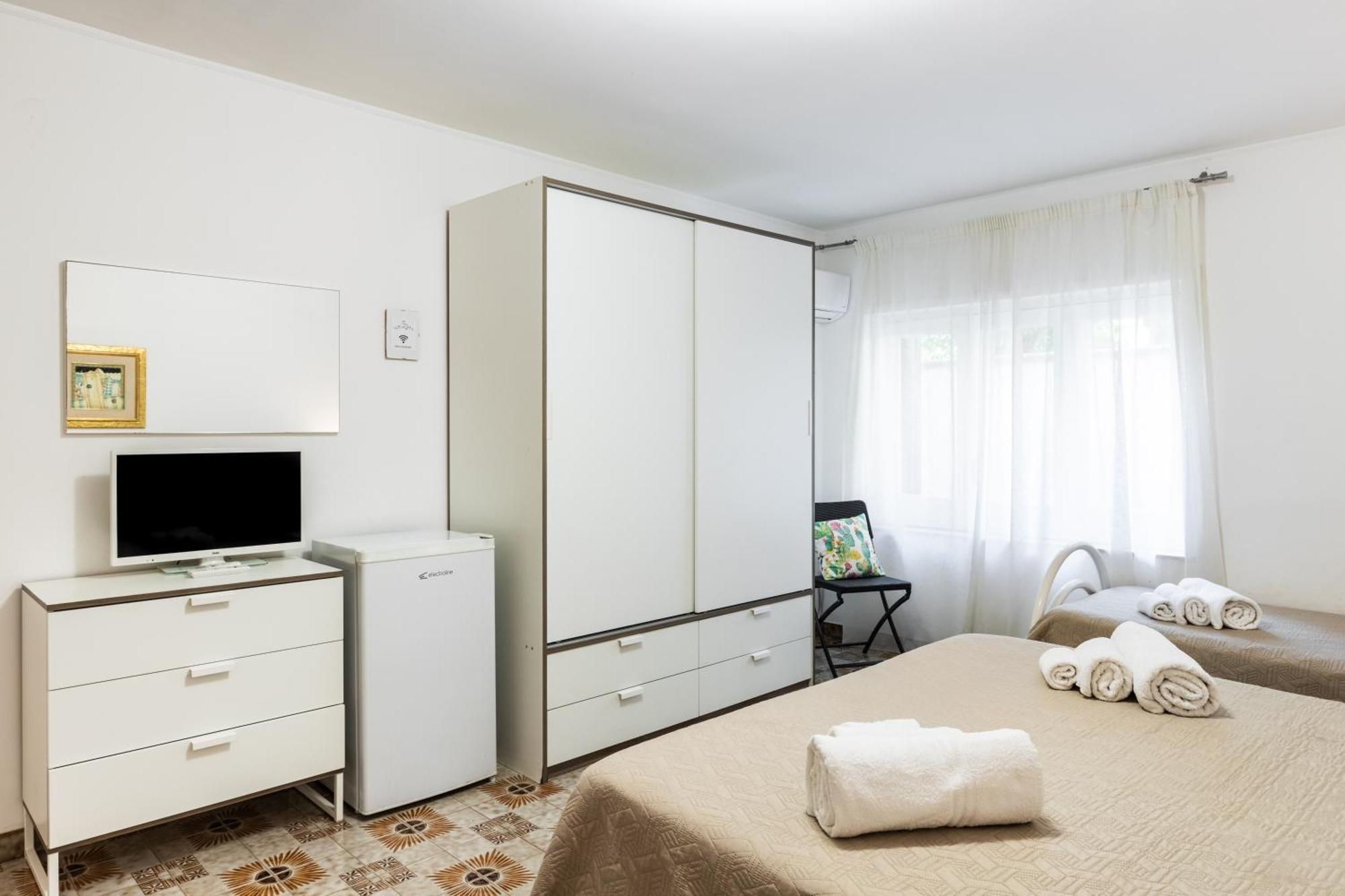Le Torrette Rooms And Apartments Avola Eksteriør billede