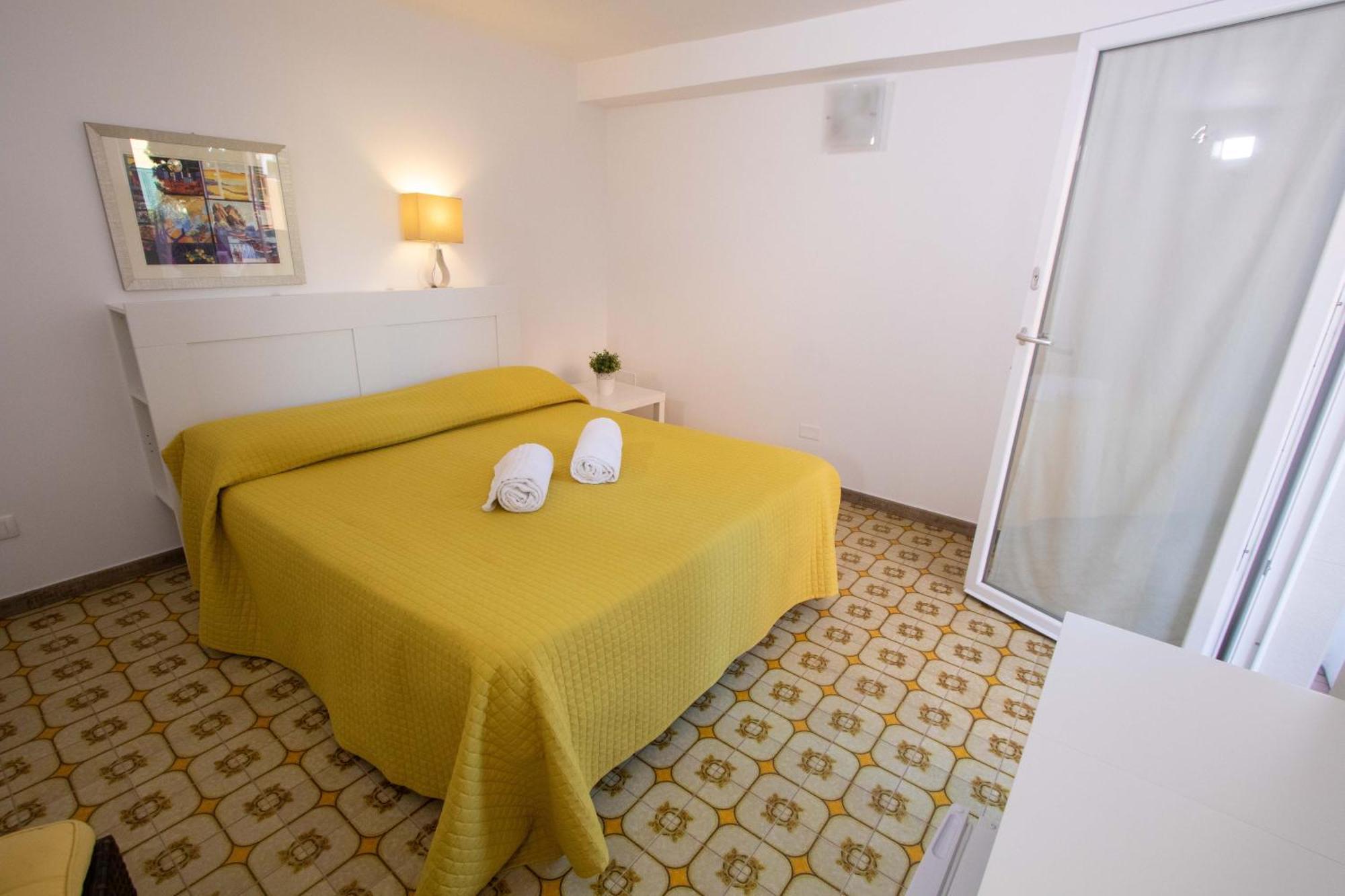 Le Torrette Rooms And Apartments Avola Eksteriør billede