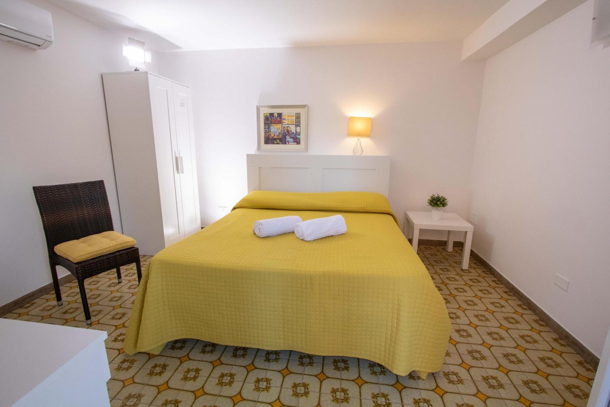 Le Torrette Rooms And Apartments Avola Eksteriør billede