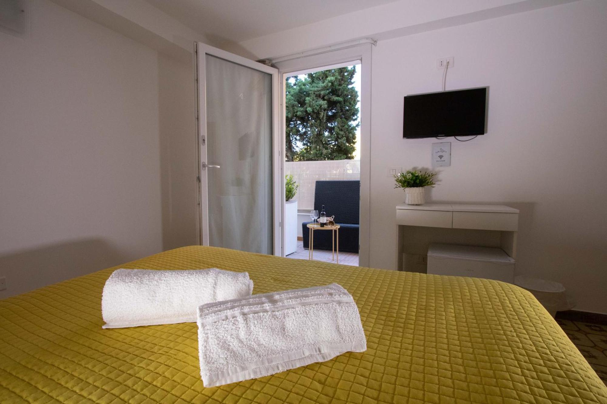 Le Torrette Rooms And Apartments Avola Eksteriør billede