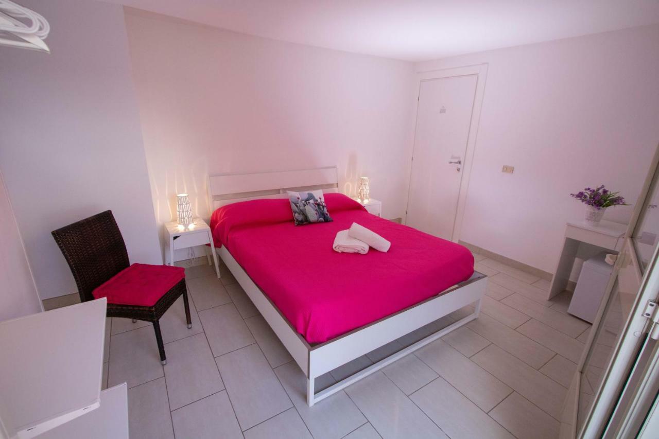 Le Torrette Rooms And Apartments Avola Eksteriør billede